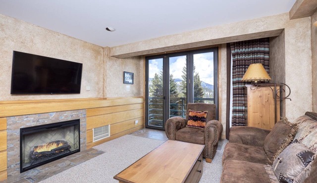 Gondola Adjacent! Andesite Vista-Big Sky Shoshone Ski in/Ski out Condo