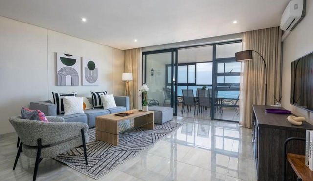 Gorgeous 172 Spinnaker Two Bed with Sea Views
