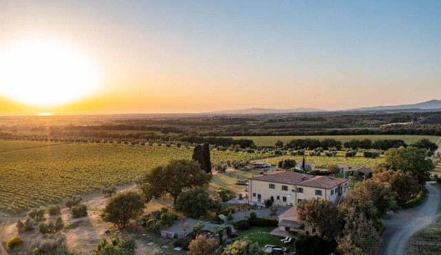 GORGEOUS 5BD-5BA VILLA W/POOL AND BEAUTIFUL VIEWS ON THE TUSCAN COAST