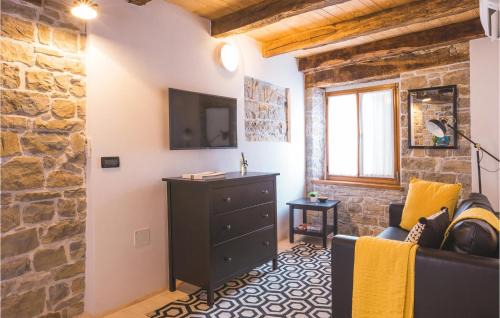 Gorgeous Apartment In Oprtalj With Wifi