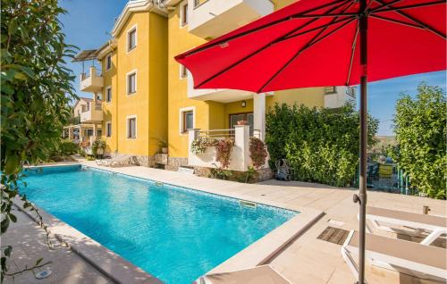 Gorgeous Apartment In Salatici