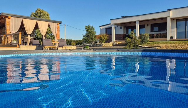 Gorgeous home in Luzan Biskupecki with sauna