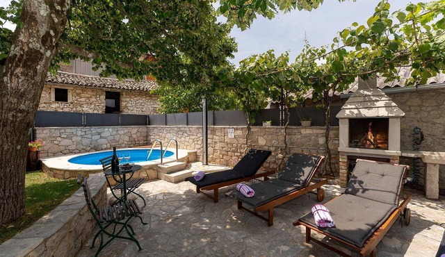 Gorgeous home in Buzet