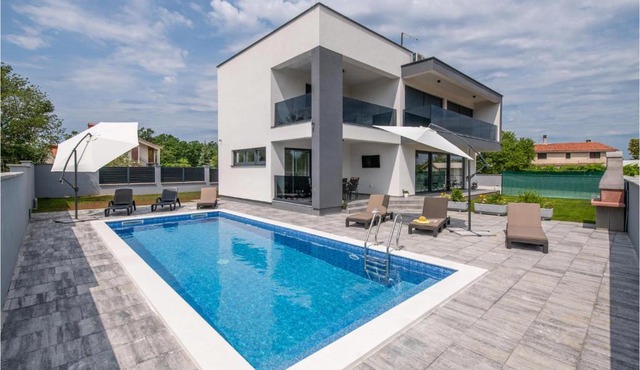 Gorgeous Home In Labin