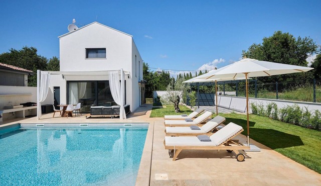 Gorgeous home in Umag