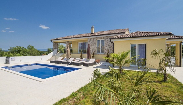 Gorgeous Villa Lands with Private Pool