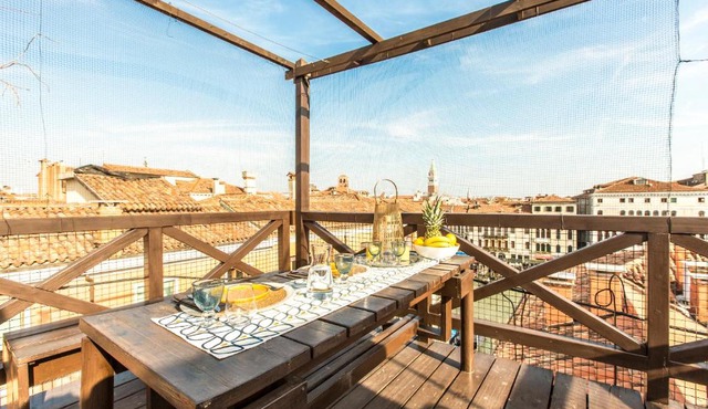 Grand Canal Design Apartment