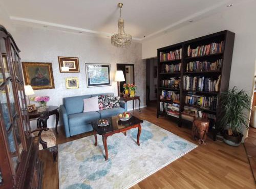 Ground floor homey apartment in a country home