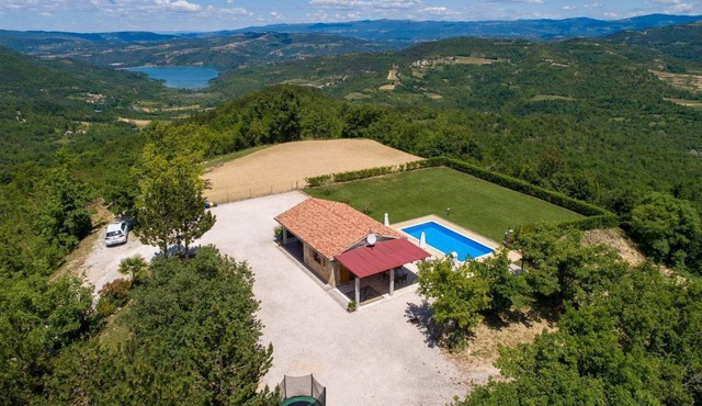 Ground floor house with beautiful panoramic view of the lake Butoniga
