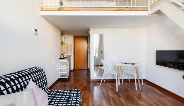 GuestHost - APT with balcony on 2 levels Milano-C.so Magenta!