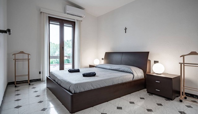 GuestHost - Quartu Sant'Elena Bright Flat with Balcony!