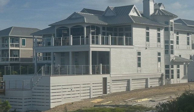 GULF FRONT - Private Pool, Boardwalk, & Elevator, Decks Galore, Pets Welcome