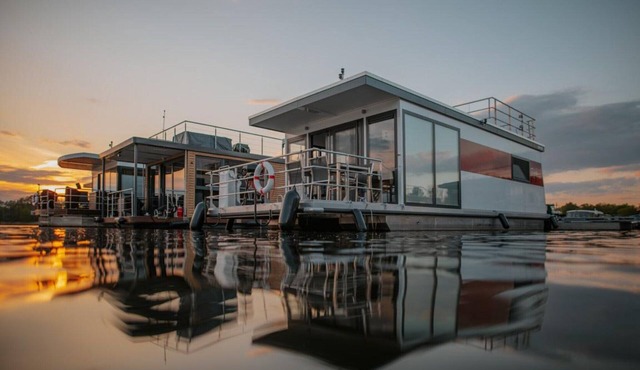 Havel River Houseboat
