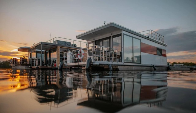 Havel River Houseboat