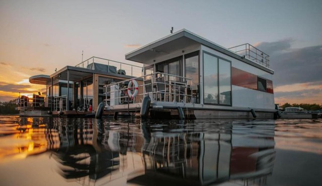 Havel River Houseboat