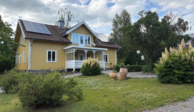 Hidden gem in the countryside - spacious house with 5 bedrooms, 13 beds & large garden