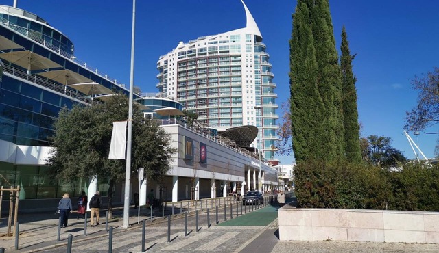 High Floor Apartment in Tower with River View Parque Nacoes Expo11