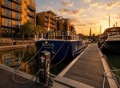 Historic Dutch Barge, Idyllic location