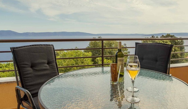 Holiday apartment with air conditioning and sea view