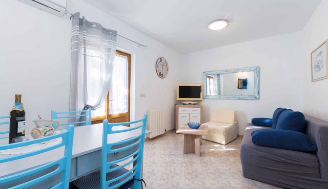 Holiday apartment with harbour view