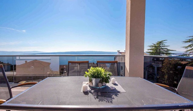 Holiday apartment with pool and sea view