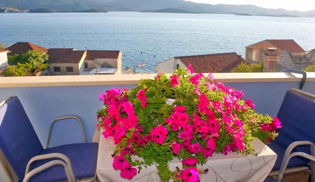 Holiday apartment With sea view and terrace