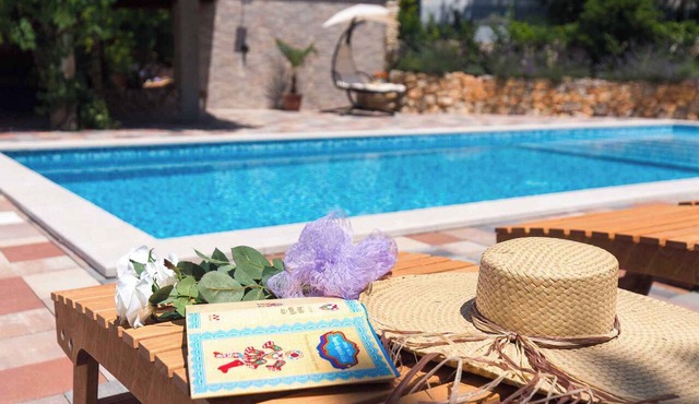 Holiday apartment with air conditioning and barbecue