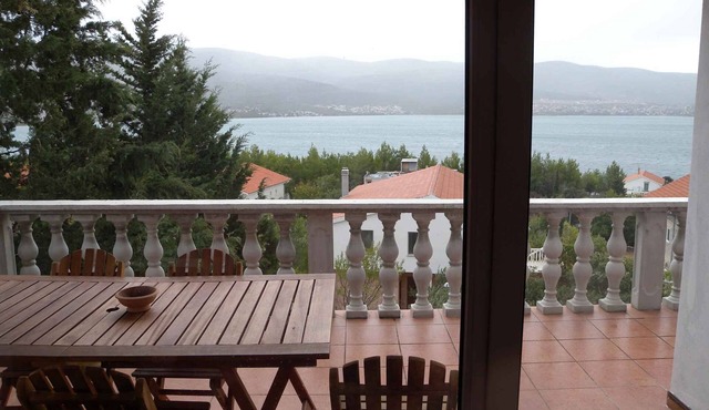 Holiday apartment with air conditioning and sea view