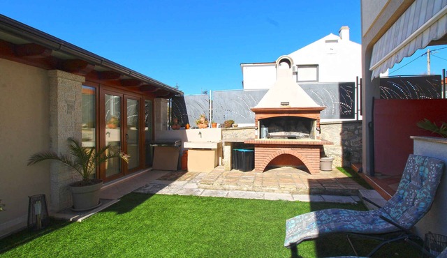 Holiday apartment with barbecue