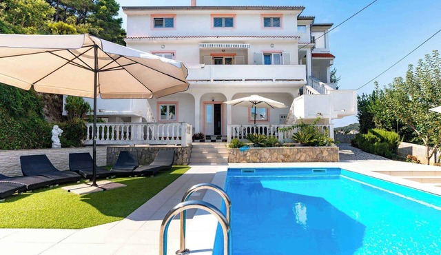 Holiday apartment with pool and garden