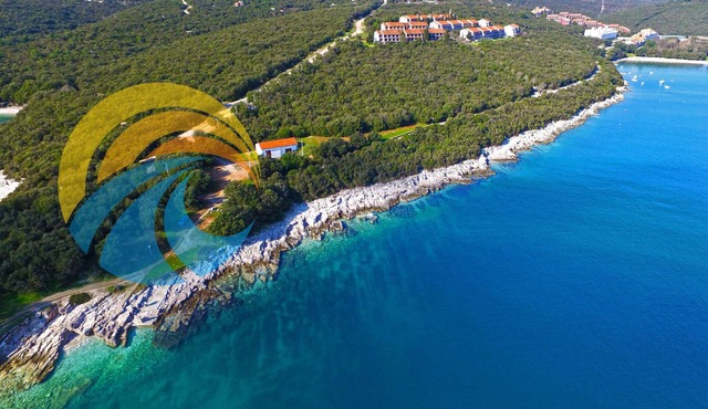 Holiday apartment with pool and air conditioning