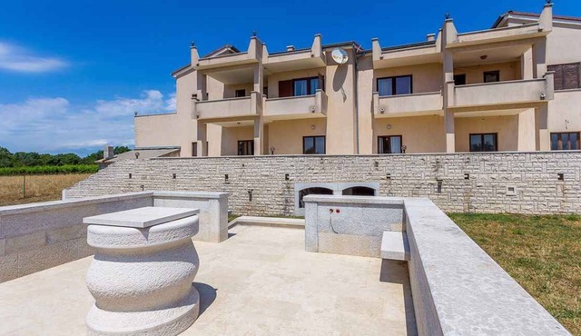 Holiday apartment with parking