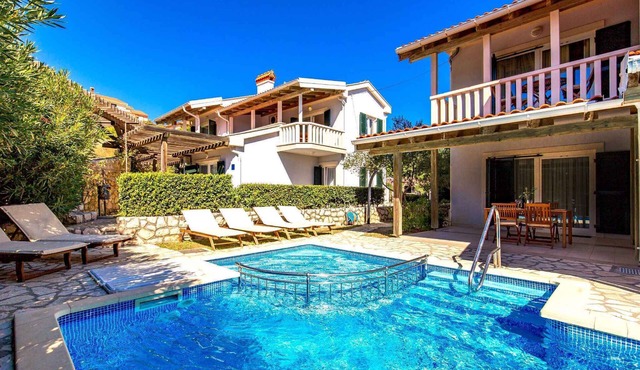 Holiday apartment with pool in Palit * (Example of accommodation)