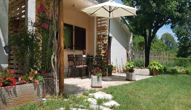 Holiday flat with air conditioning and barbecue