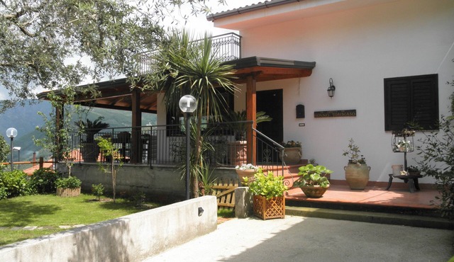 holiday home a few km from the Sorrento peninsula with garden and parking space