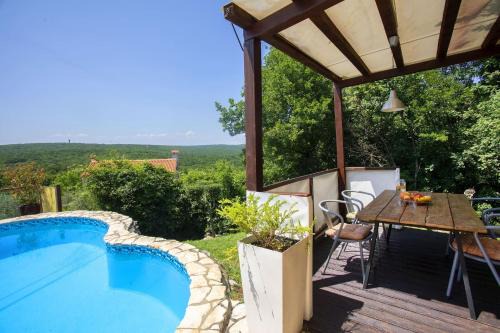 Holiday Home Deborah with Private Pool