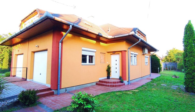 Holiday home family friendly with air conditioning