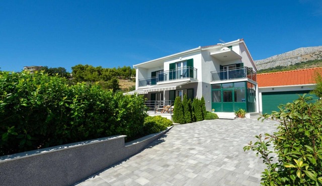Holiday home for eight, Dugi Rat