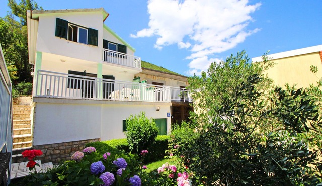Holiday Home Gea - Three Bedroom Holiday Home with Terrace and Partial Sea View
