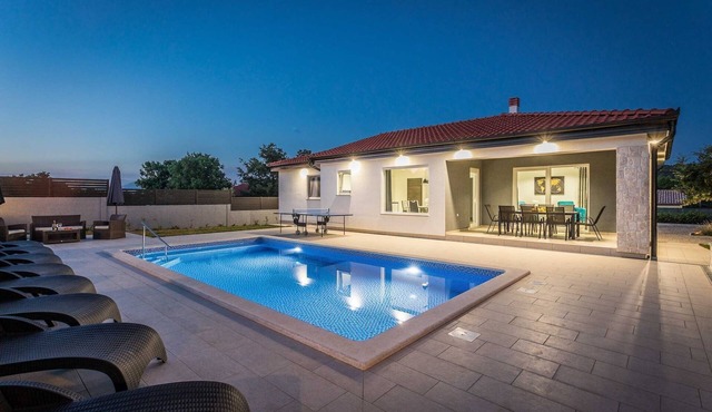 Holiday Home Greta with Private Pool