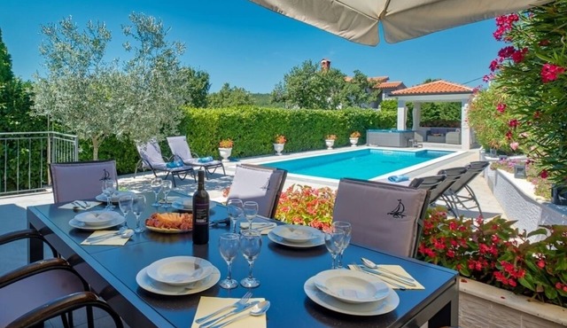 Holiday Home in Ripenda Kras with Loggia, Air condition, WIFI, Washing machine (676-1)