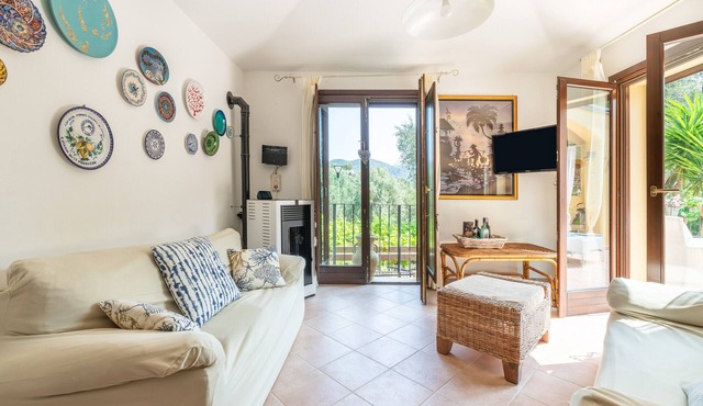 Holiday Home 'L'ulivo' a few steps from the sea with Garden View, Wi-Fi and Air Conditioning