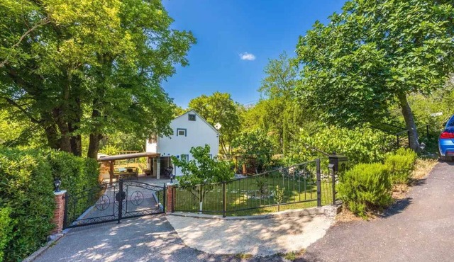 Holiday home mit Pool und Grill
