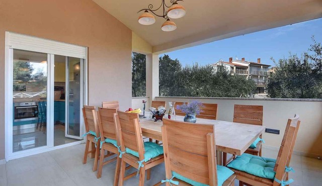 Holiday home mit Terrasse und Klimaanlage