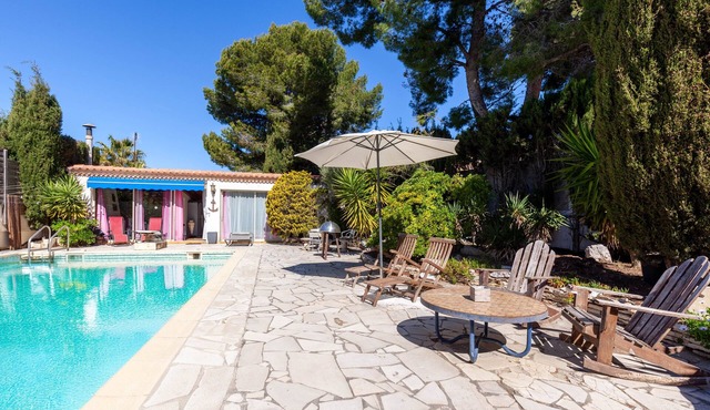 Holiday Home 'Petite Maison' with Shared Pool, Communal Terrace and Wi-Fi