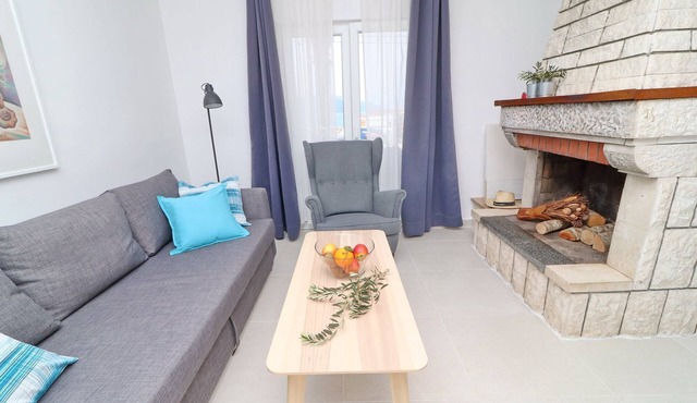 Holiday Home Rosemary-Three Bedroom Holiday Home with Terrace and Partial Sea View