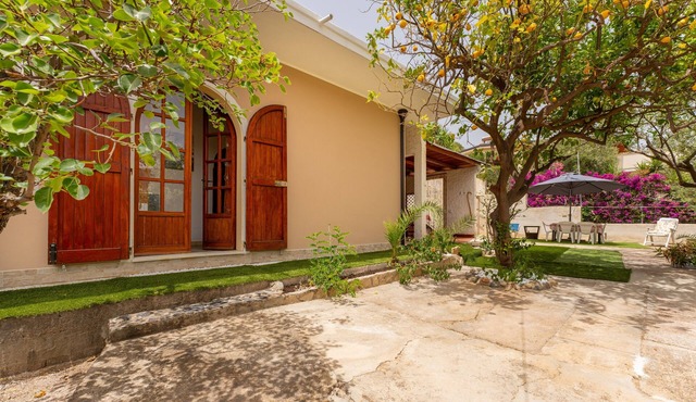 Holiday Home 'Villetta Degli Ulivi' with Private Terrace, Private Garden and Air Conditioning
