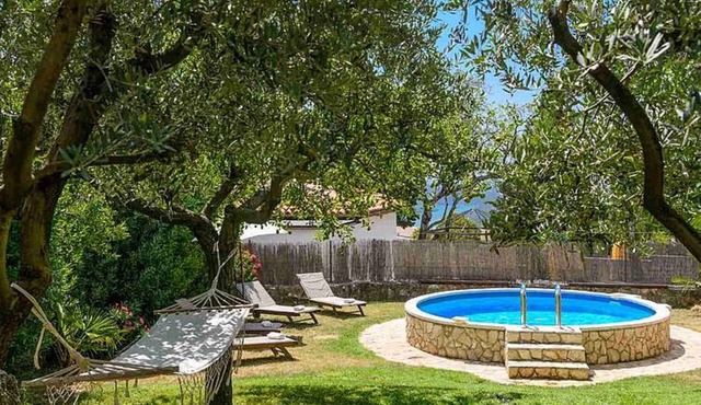 Holiday home with pool and large garden to relax in