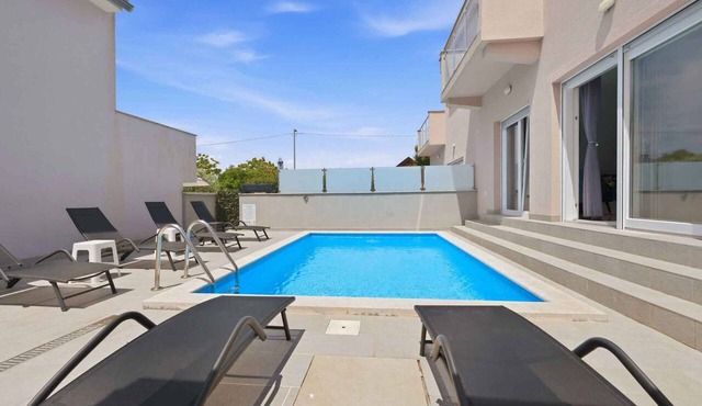 Holiday home with pool and kilma system