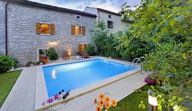 Holiday house Angelika * fenced garden, private pool, free WiFi